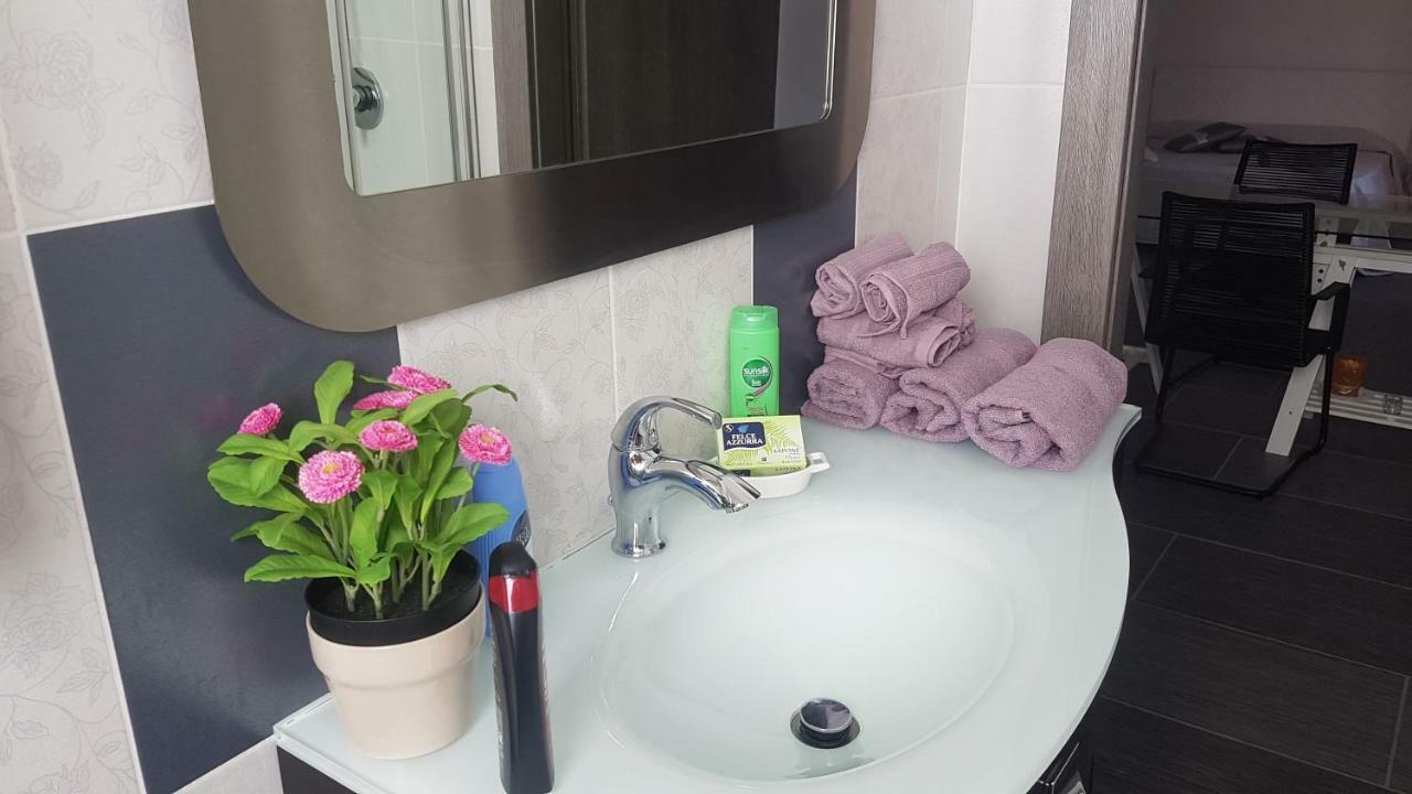 גלה Lilium In B&B מראה חיצוני תמונה